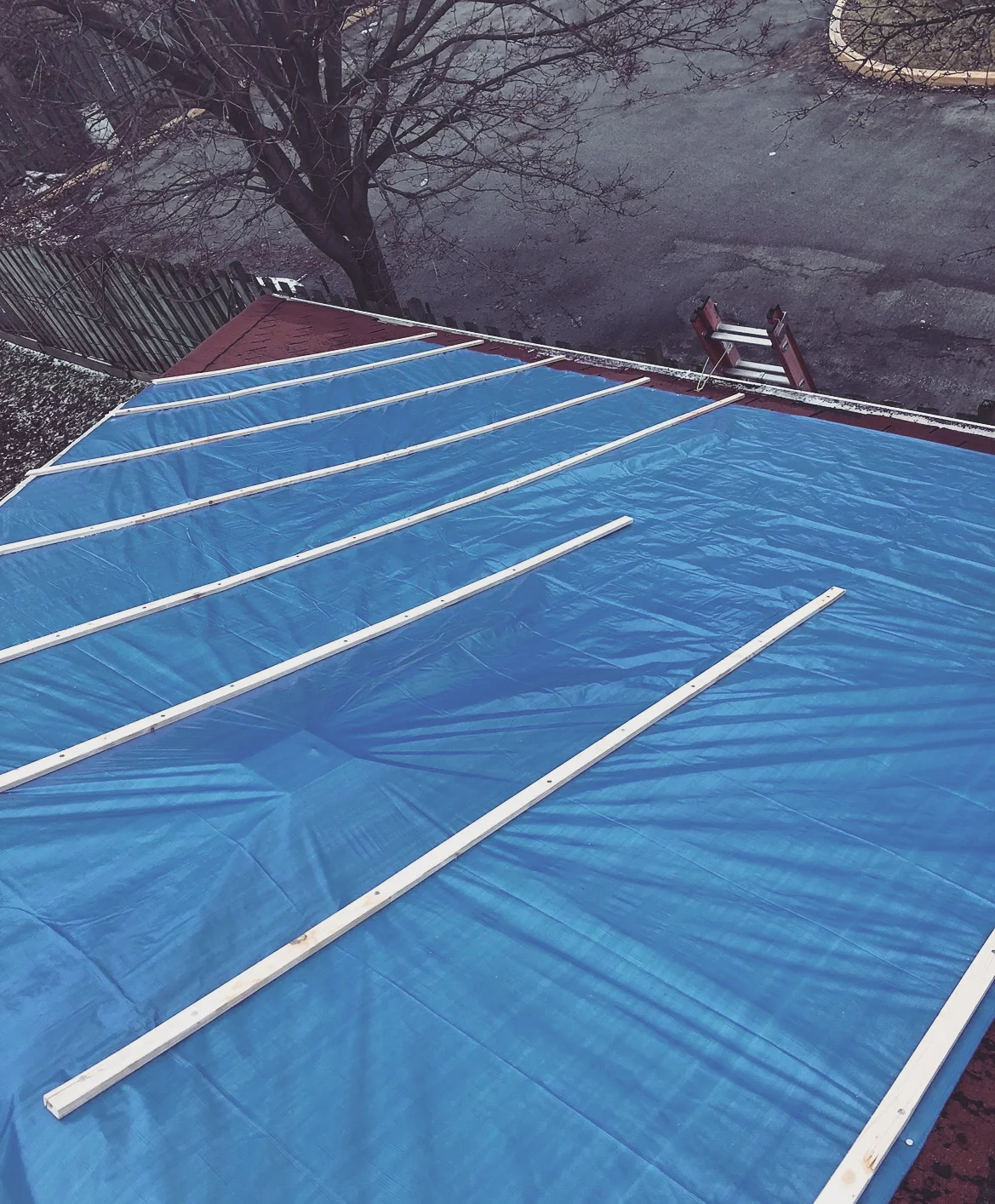 How Much Weight Can a Roof Hold