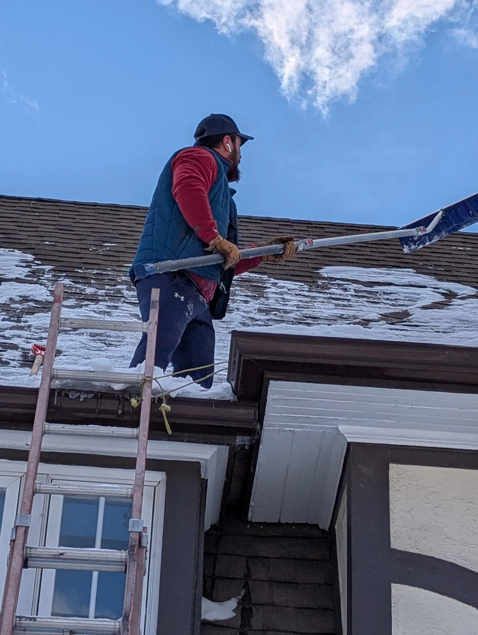Commercial rooftop snow removal in Toronto
