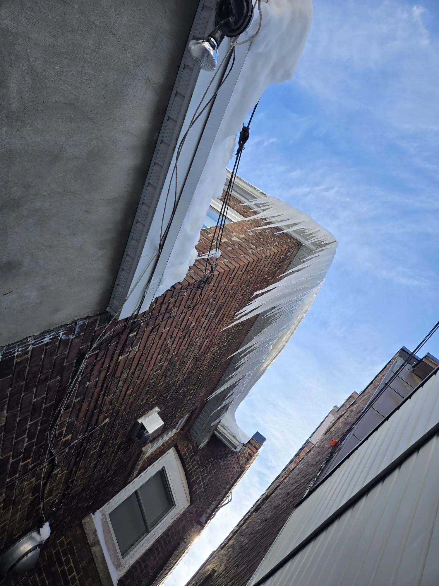 Residential rooftop snow removal in Toronto